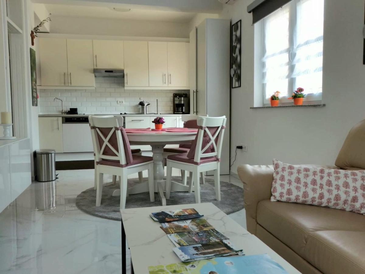 Apartment Grazia Pula Exterior photo